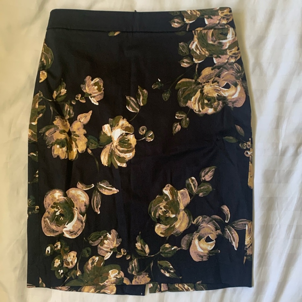 J Crew navy large floral stretch cotton lined pencil skirt EUC